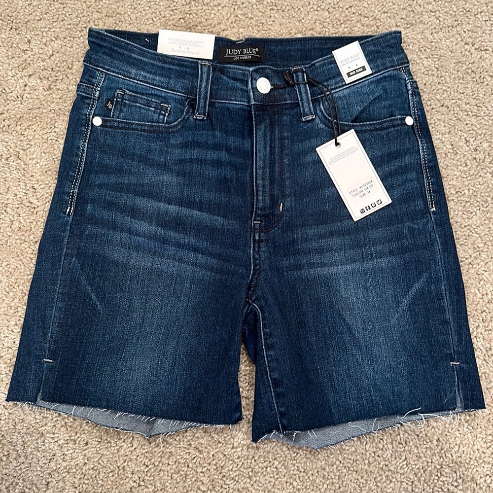 Judy Blue MidRise Shorts sz M *NWT*